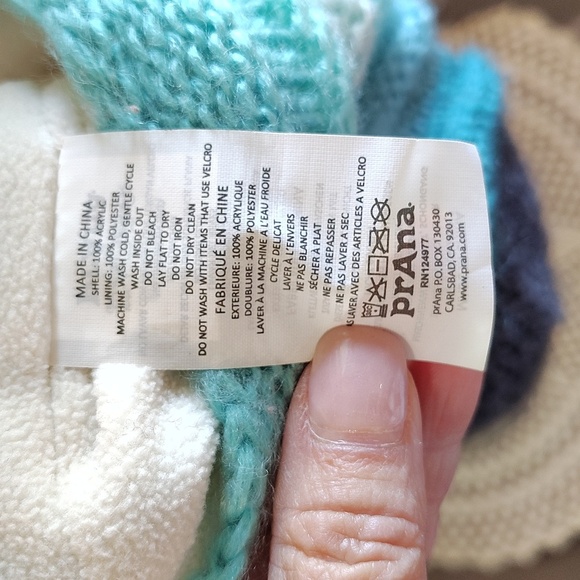 PrAna Winter Hat Green Ombre Colors Flower Detail Beenie - Picture 7 of 7